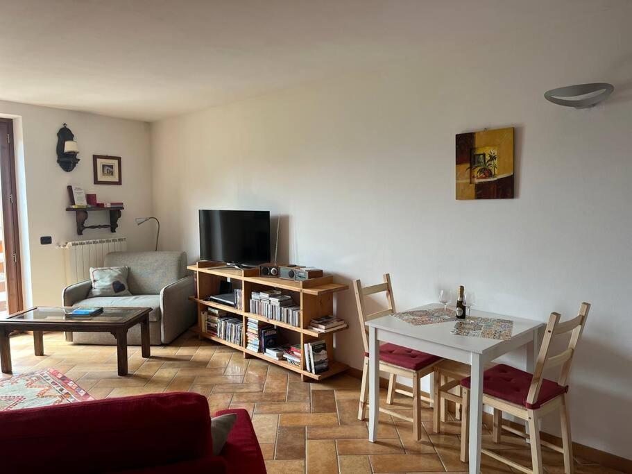 Mangia, Leggi, Dormi Apartment Costa di Serina Bagian luar foto